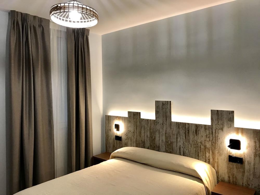 Hostal Anton Martin Madrid Exterior photo